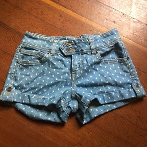Light wash patterned denim shorts